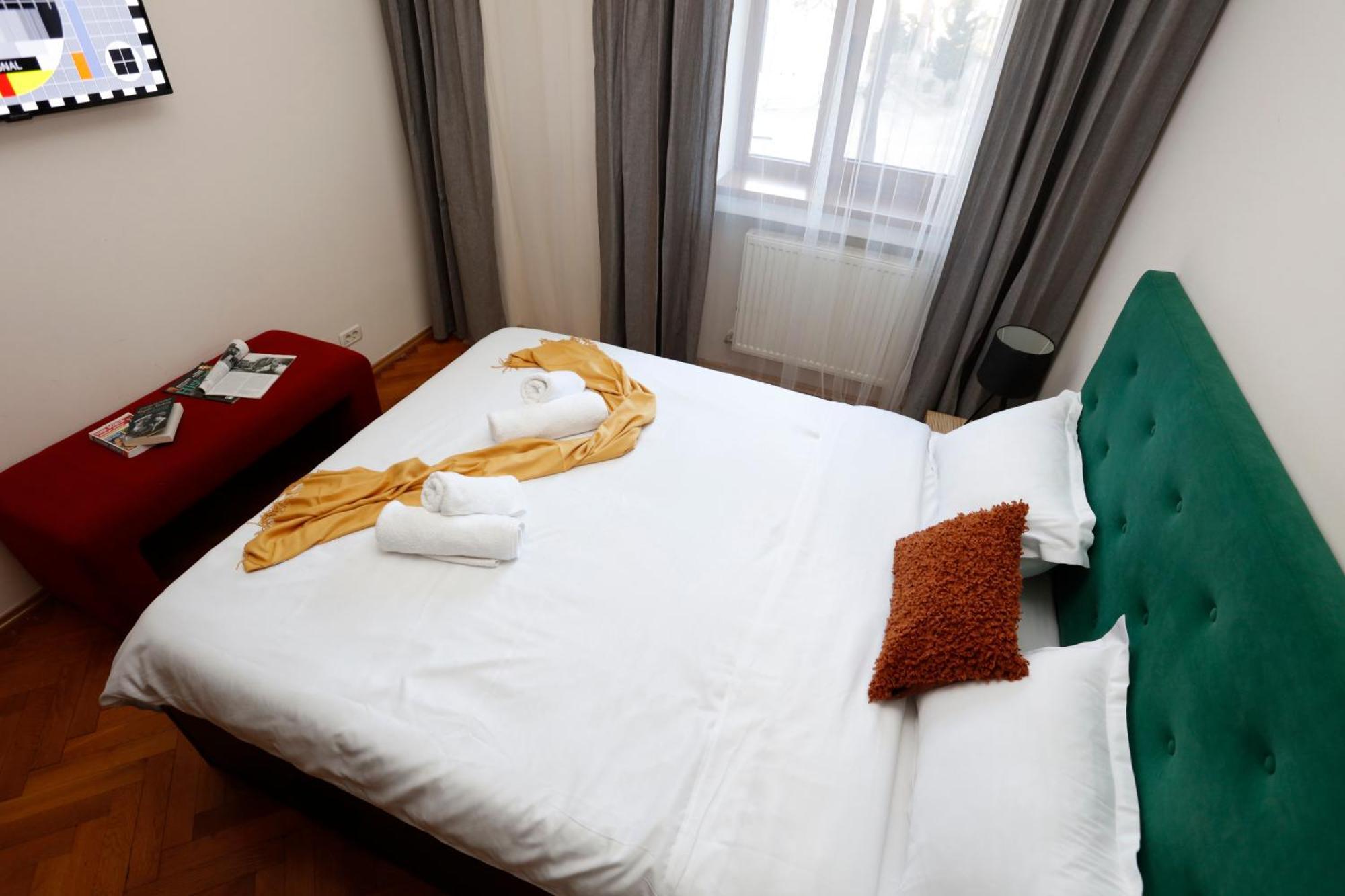 Apartament Peaceful Getaway - Generous 3-bedroom Sanctuary - Close To Historic Old Town
