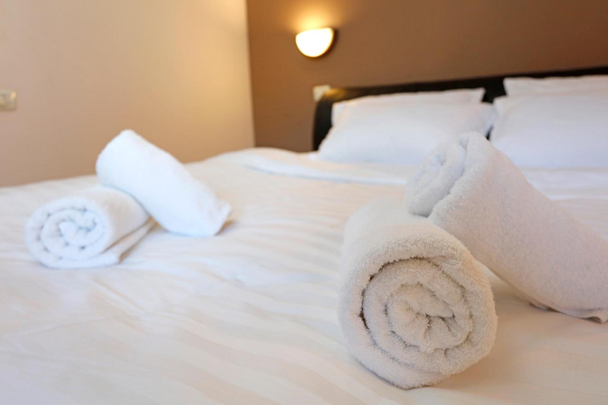 Peaceful Getaway - Generous 3-bedroom Sanctuary - Close To Historic Old Town Apartament Bucureşti