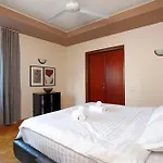 Peaceful Getaway - Generous 3-Bedroom Sanctuary - Close To Historic Old Town
