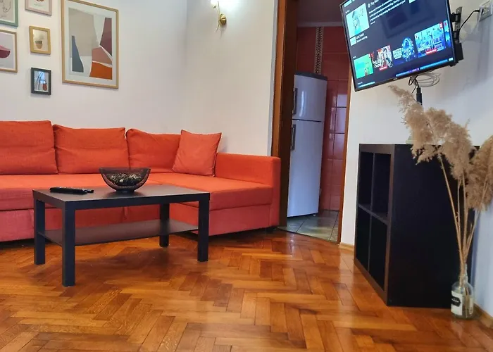 Peaceful Getaway - Generous 3-Bedroom Sanctuary - Close To Historic Old Town