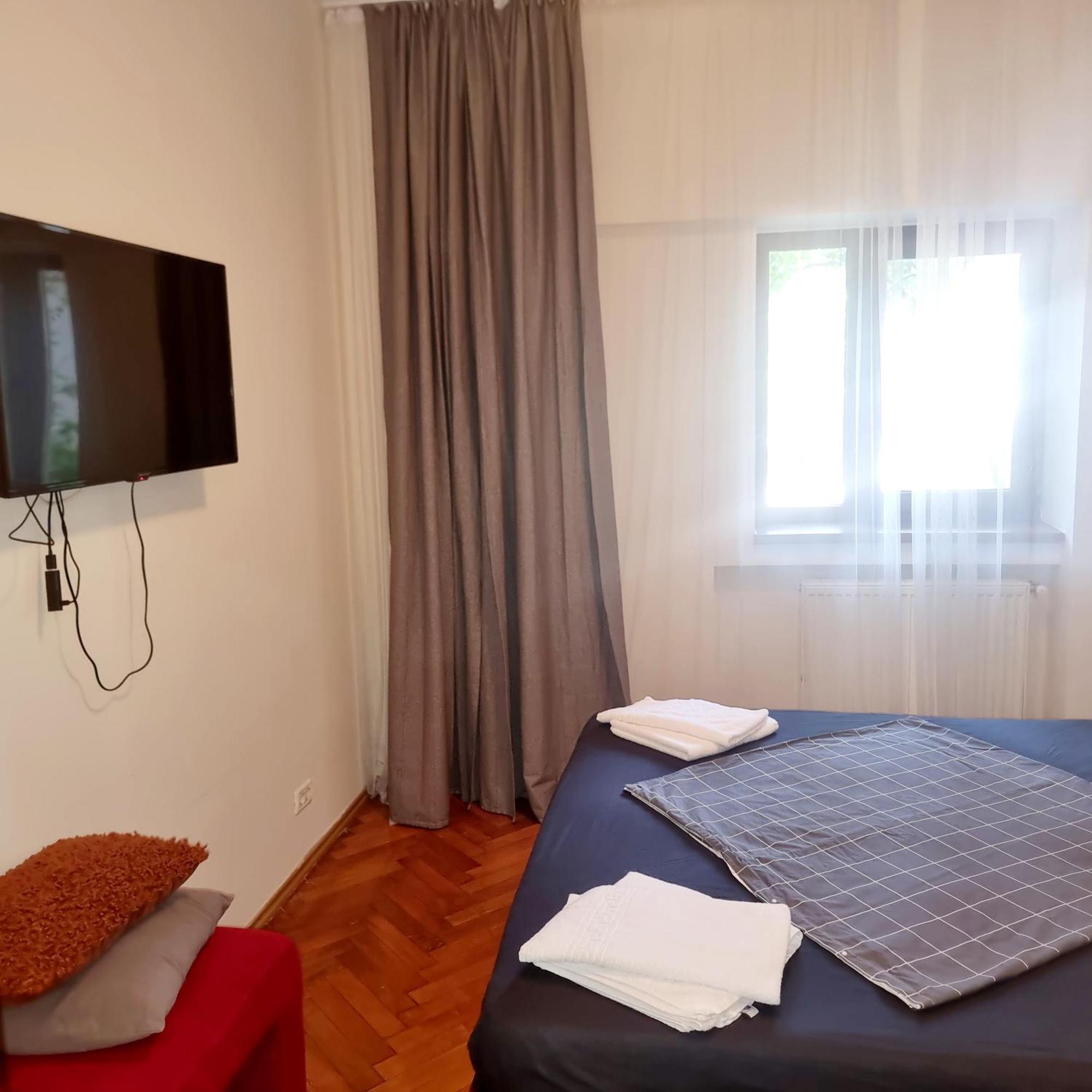 Peaceful Getaway - Generous 3-bedroom Sanctuary - Close To Historic Old Town